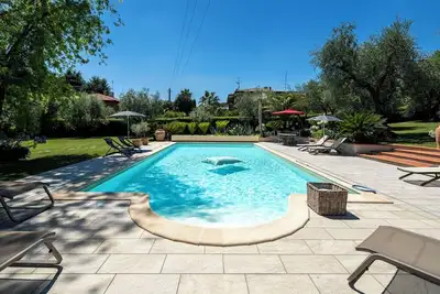 Image de Merveilleuse maison de vacances privée avec piscine privée, sauna, climatisation, Wifi, véranda