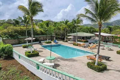 Image de New Listing • 2br Condo • Coco Joya • Walk to the Beach