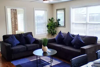 Image de Xscapecation Oasis Iii is a Soothing 2-bedroom apartment minutes from downtown