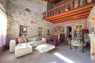 Image de Historic Art House | Award-Winning Gallery Home