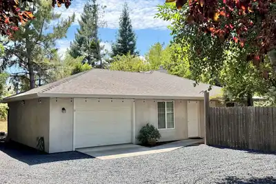 Image de Cozy 2br Home Near Downtown Chico - Walnut Orchard Setting