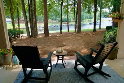 Image de New Listing Lake View In Reynolds on Oconee, 2bd/2bath Fully Remodeled Sleeps 6