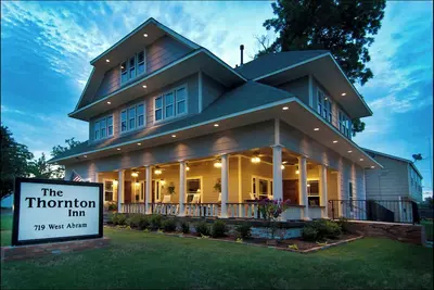 Image de The Thornton In - 2 Queens Beds Close to Uta and At&T Stadium