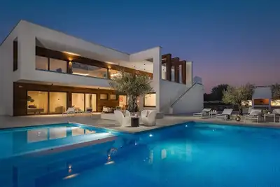 Image de Villa de luxe Old Olive Viii - piscine privée chauffée, jacuzzi, sauna et plus, pour 14 personnes.