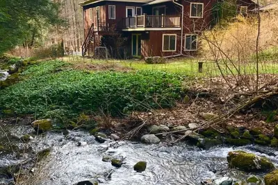 Image de Harvey Mountain Lodge by State Forest