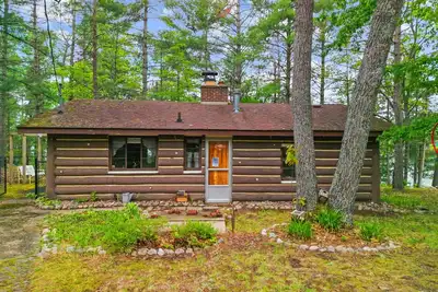 Image de Cozy 2-bedroom cottage with fireplace on Tee Lake in Lewiston