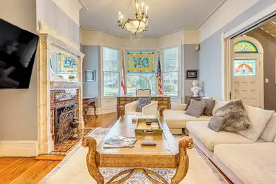 Image de 3 Blocks to Ocala Square! Historic Home w/ Hot Tub