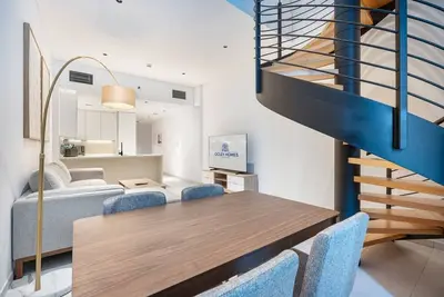 Image de Duplex Modern Home on the Canal