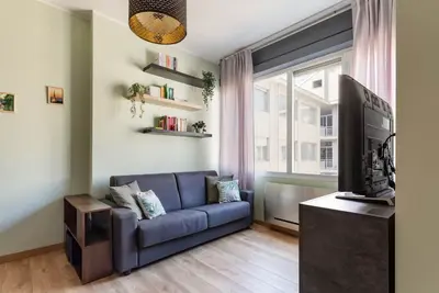 Image de A bright, modern apartment, recently renovated with high-quality finishes and perfect for accommodating up to four people. The property is located in an elegant neighborhood in the heart of Turin, just 500 meters from Porta Nuova Station—offering direc