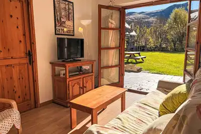 Image de Bajo con jardín y parking - Dellui 2 by Interhome