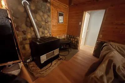Image de Cottage fraîchement rénové au bord d’un lac paradisiaque avec cuisine complète, WiFi, accès au lac
