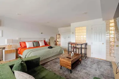Image de Modern Studio Suite Near Dc with Full Kitchen