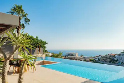 Image de 2 Villas, Luxury Amenities & Fully Staffed Service