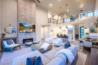 Image de Deer Valley East Village, 2 Minutes to Skiing, Private Hot Tub, Perfect for Families, 2 King Suites