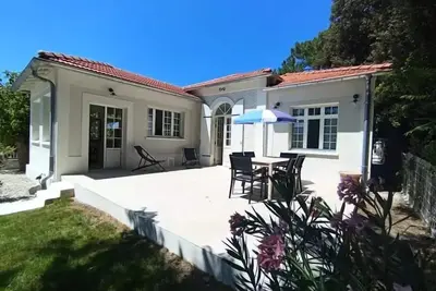 Image de 253 - Maison entièrement rénovée avec jardin à deux pas du centre