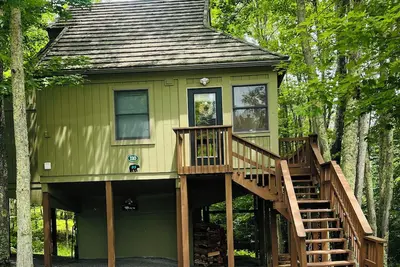 Image de Cozy cabin in Davis, Wv  Hibernation Station - Black Bear Resort