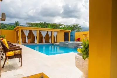 Image de Luxury 7-Bedroom Villa Chef, Butler, Pool, Ocean Views & Premium Amenities