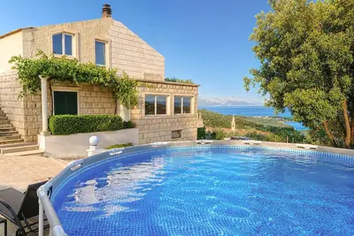 Image de Gorgeous home in Selca with WiFi
