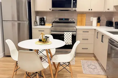 Image de Gateway to the Rockies | 2br Private Suite|