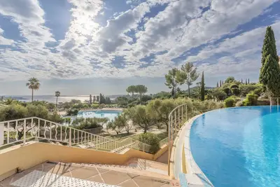 Image de Studio climatisé avec terrasse à 700 m de la plage
