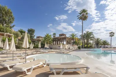 Image de Vue sur la mer | Grand apt climatisé | Piscines