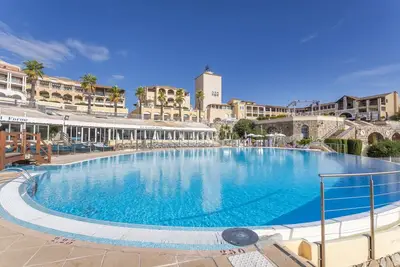 Image de T2 avec vue sur la mer | Piscine & golf sur place