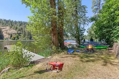 Image de Rustic Twin Lakes Cabin | Private Dock, SUPs
