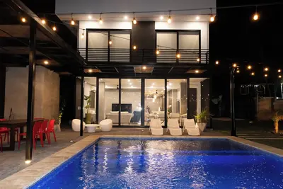 Image de Gorgeous home with direct access to the Ocean