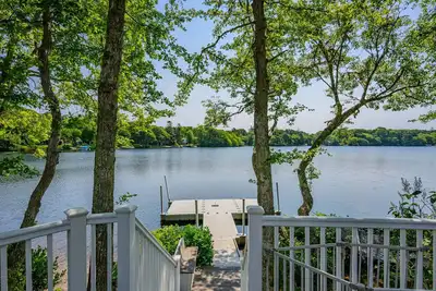 Image de Whispering Waters on Bearse Pond