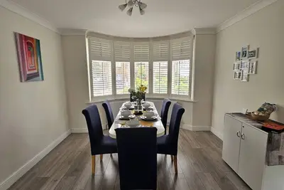 Image de Home -near Town/LutonAirport sleeps 6/parking/Wifi
