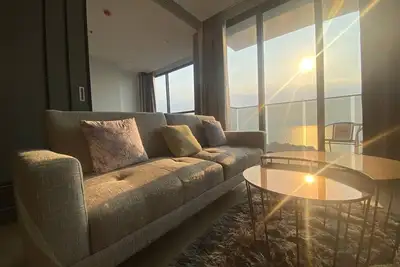 Image de Grand espace de luxe avec vue sur la mer, front de mer