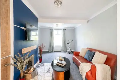 Image de Comfortable 3 Bed House nr Chesterfield w Garden
