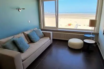 Image de Studio en bord de mer à Knokke-Heist avec une vue imprenable sur la mer, idéal pour les familles