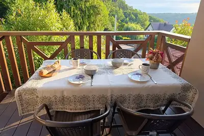Image de Gîte neuf classé 3 étoiles, Le Bonheur des Demoiselles, en bordure de forêt
