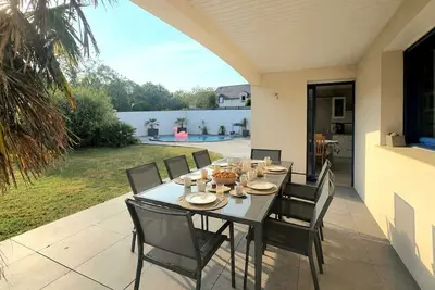 Image de Villa Ker Bodig, Piscine, Vue vallée