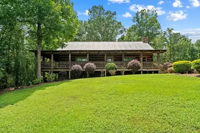 Image de Welcoming 2-bedroom lake cabin in charming Cave Spring