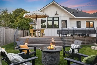 Image de The Mosaic Collective | 3 Private Units & Backyard