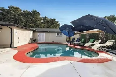 Image de ✦ Resort-Style ✦ Private Estate with Pool & Gym ✦ Near Phx/Tempe/Scottsdale ✦