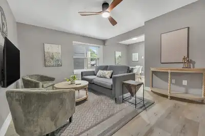Image de El Camino:Comfy King Beds-Walk to Campus/Northgate