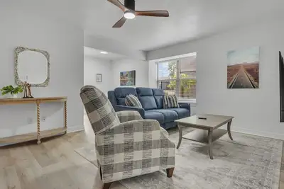 Image de Fredericksburg: King Beds-Walk to Campus/Northgate