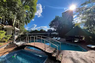 Image de Private Poblado Tropical Estate 9br Pool 18Person Jacuzzi Walk to Golden Mile Ac
