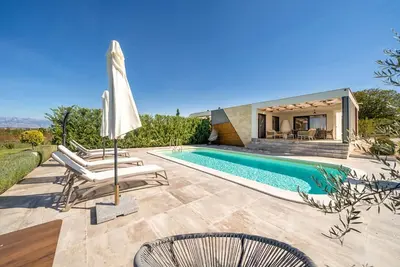Image de Beautiful home in Zerava