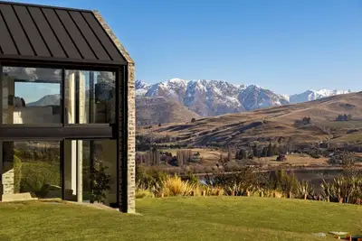 Image de Noa By The Lake | 7 bedrooms, lake view, spa pool, outdoor fireplace