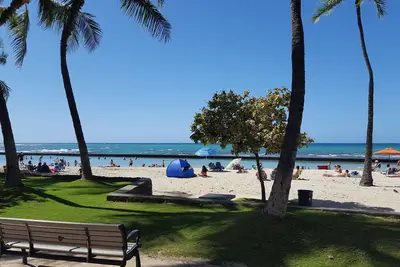 Image de Renovated one bedroom 2 min to the beach