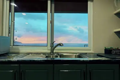 Image de Wave Breaking Price Cut! Affordable Stay at Ocean-View  2 bedroom apartment/s