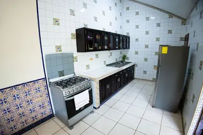 Image de Maison 3 chambres dans le paisible León avec climatisation et confort