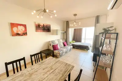 Image de Beau studio à Roses avec climatisation, parking, proche plage et centre-ville