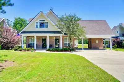 Image de Pool Access + Golf View: 5br Springfield Home