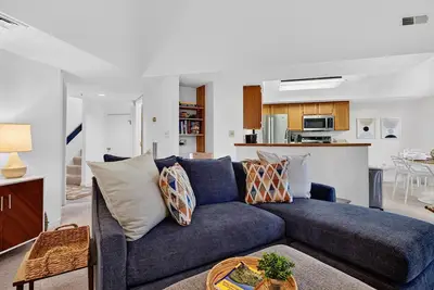 Image de Stoneridge Woods 16 with Wintergreen Advantage