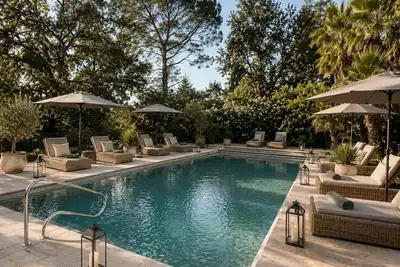 Image de Villa provençale de luxe récemment rénovée à un niveau exceptionnel